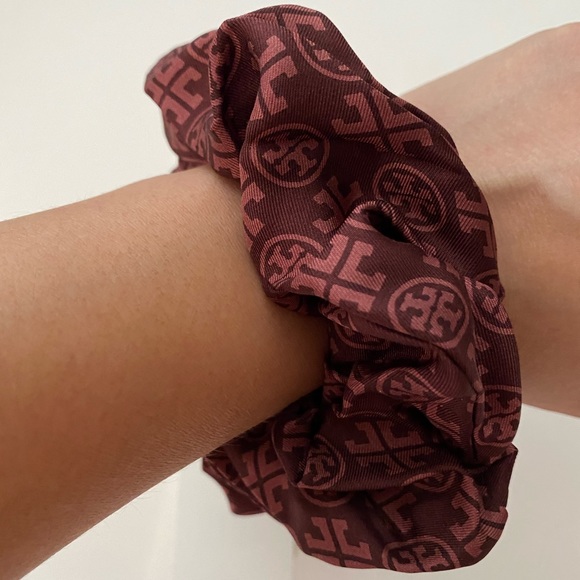 tory burch scrunchie